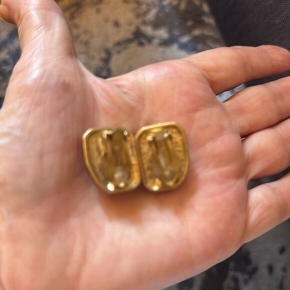 Faceted Agate Carnelian Gold-tone Stretch Bracelet & Clip on Earrings. - Picture 5 of 9
